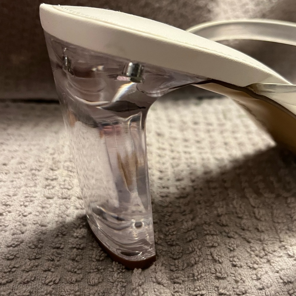 Chic White Heeled Sandals - Picture 2 of 3